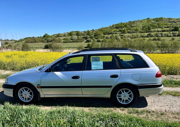 Toyota Avensis cena 7000 przebieg: 252000, rok produkcji 2001 z Bielawa małe 529